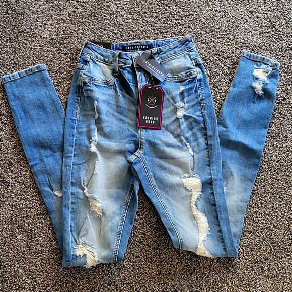 Fashion Nova "Bet you won't forget it" jeans - Picture 3 of 5